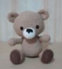 Imagen de 1 osito tejido a crochet.