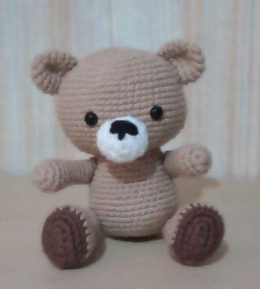 Imagen de 1 osito tejido a crochet.